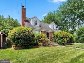 Building Photo - 404 S George Mason Dr