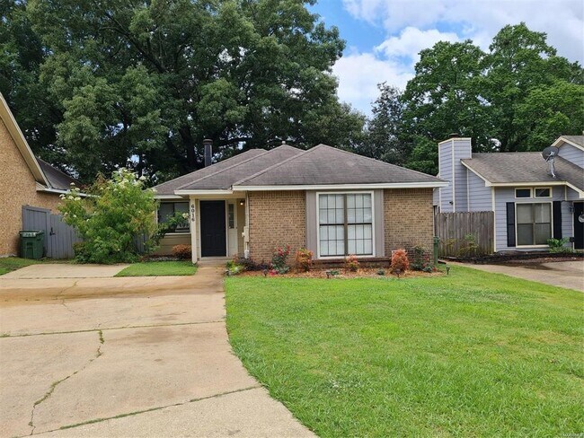 Foto del edificio - 6016 Camelot Ct