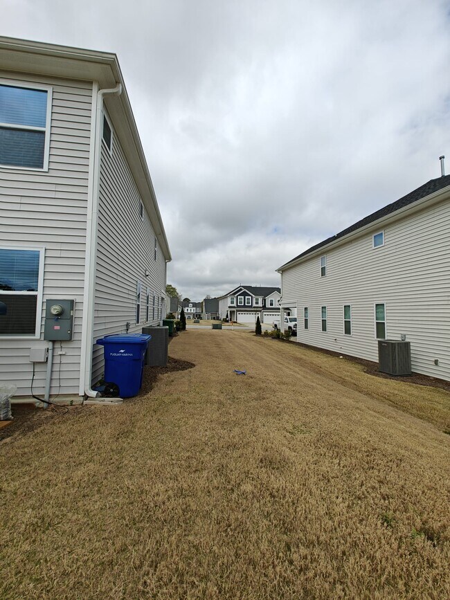Building Photo - 756 Creekway Dr