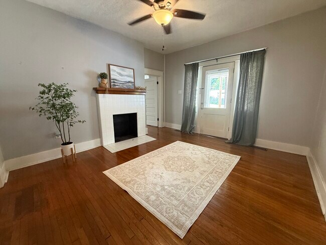 Foto del edificio - 132 Myra Barnes Ave