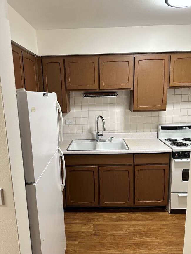 Building Photo - 420 W Aldine Ave