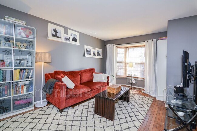 Building Photo - 16 Carriage House Cir