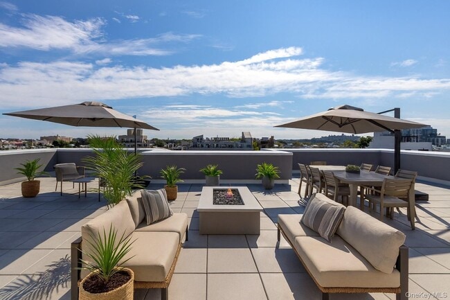 Foto del edificio - 37-18 Broadway