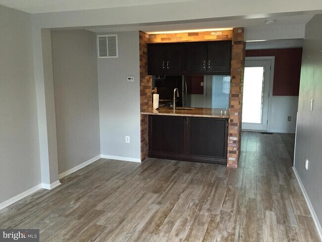 Foto del edificio - 1419 Tarragon Ct