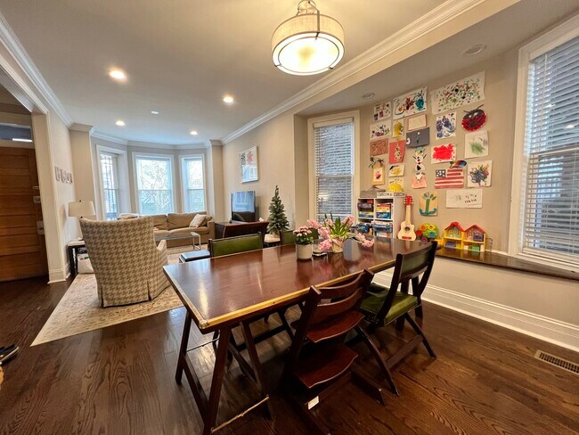 Foto del edificio - 3616 N Bosworth Ave