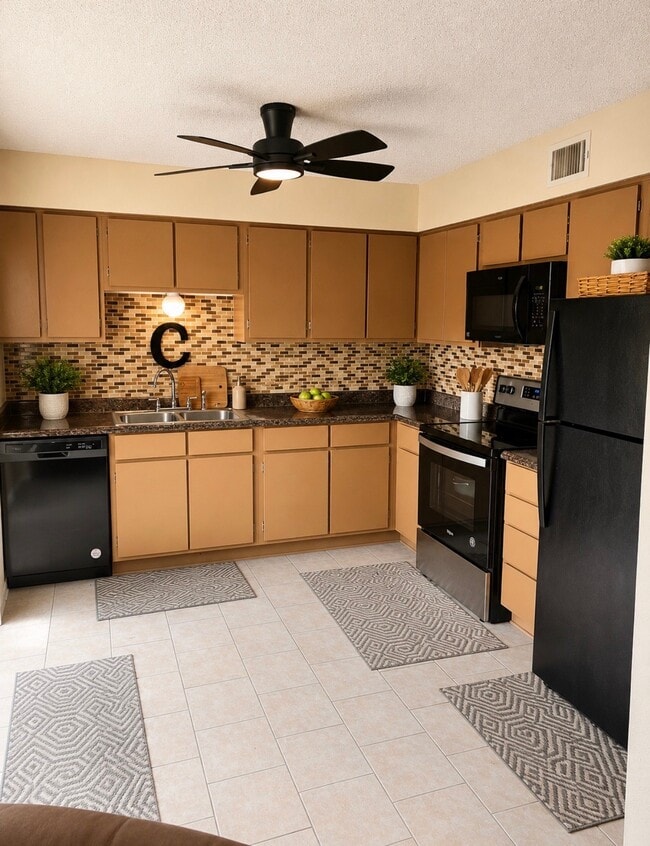 Building Photo - 12033 Bob White Dr