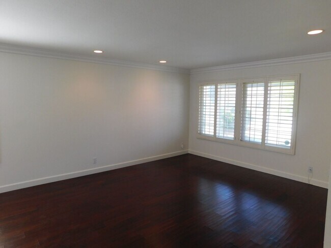 Building Photo - 8312 Kingsdale Dr