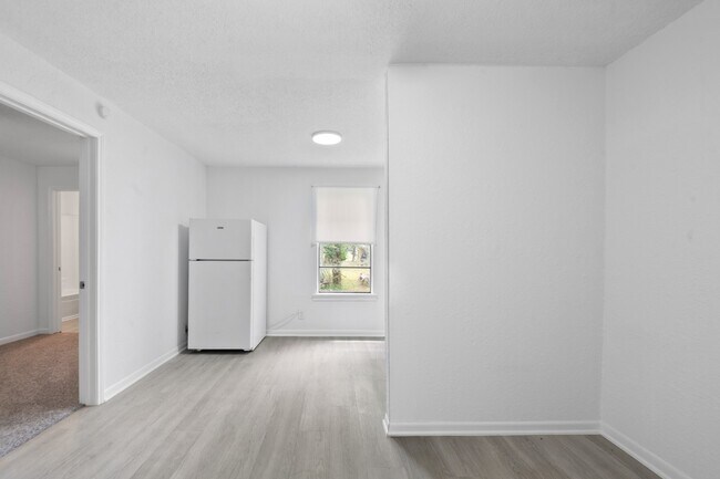 Foto del edificio - 806 E Emily Ave