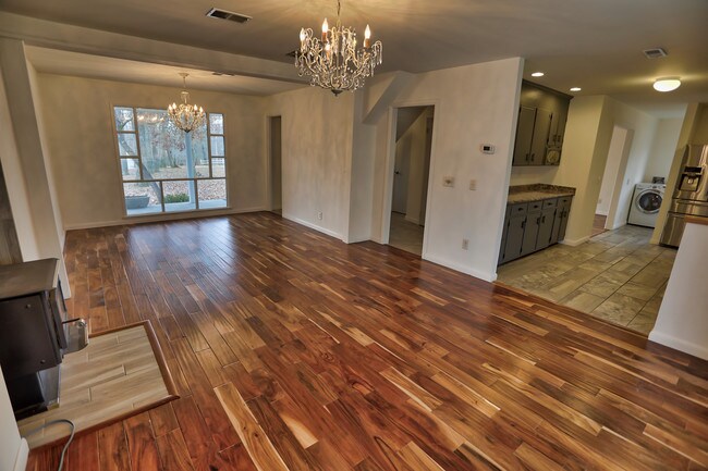 Building Photo - 3012 Greer Rd