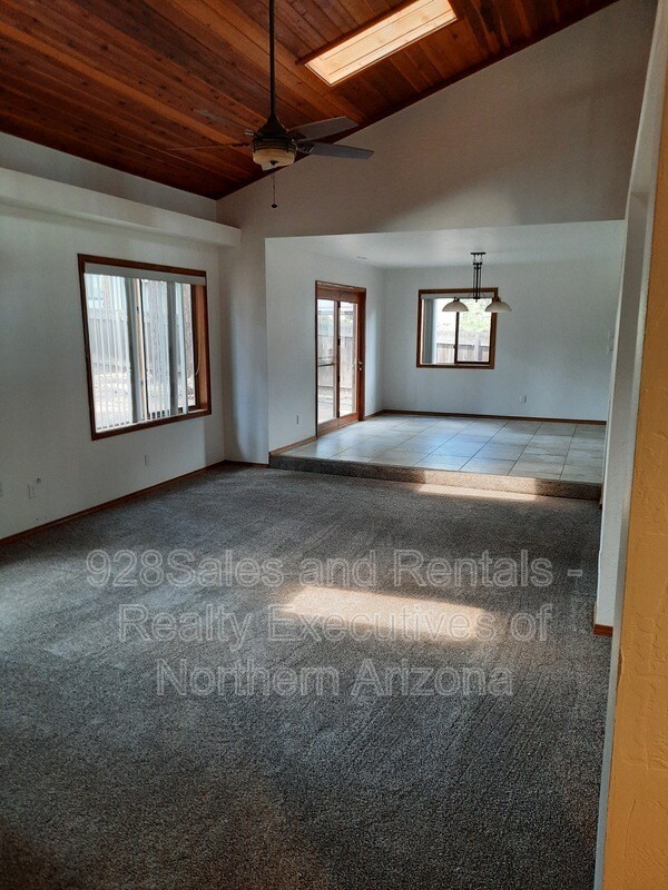 Foto del edificio - 3187 Lindsey Loop