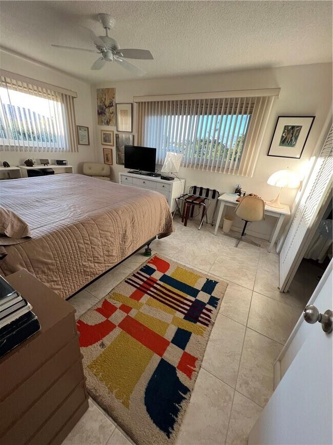 Foto del edificio - 2110 NE 39th St