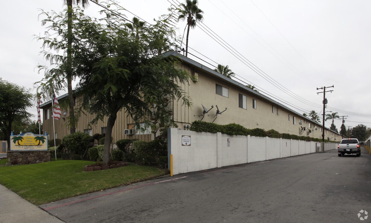 Building Photo - Valley View Apartments