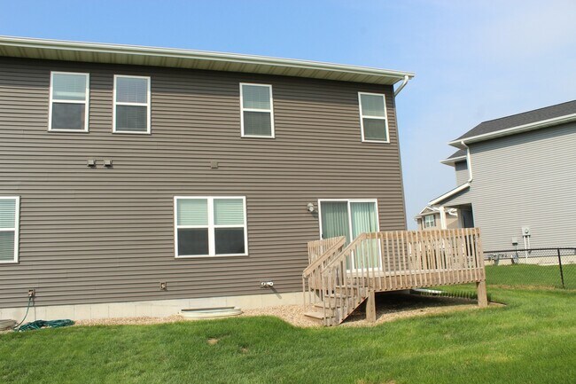 Building Photo - 3 Bed/2.5 Bath in North Liberty