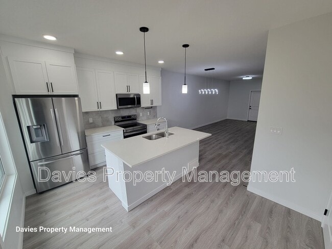 Building Photo - 7122 Chivers Cl SW