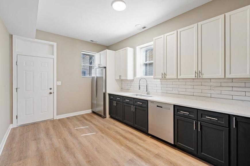 Primary Photo - 3 bedroom in Chicago IL 60657