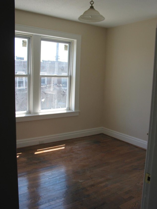 Bedroom - 904 Eastgate Ave