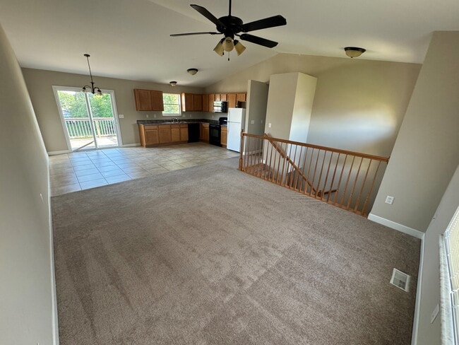 Building Photo - 159 W Division St