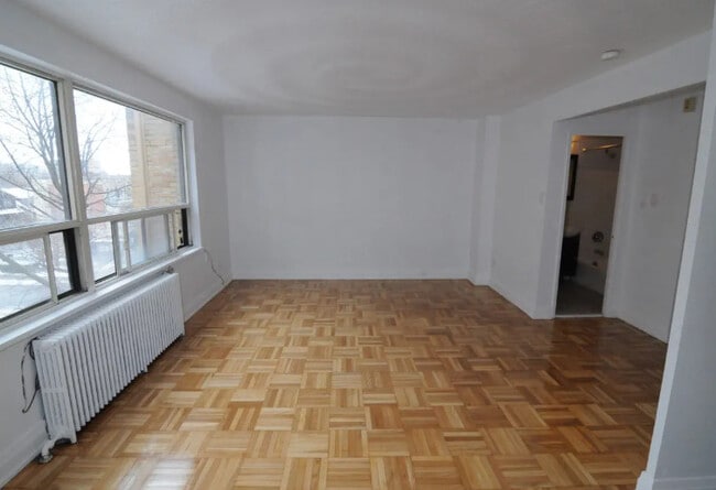 Building Photo - 168 Erskine