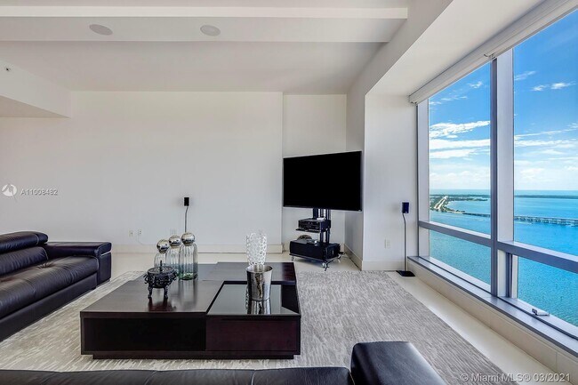 Building Photo - 1425 Brickell Ave