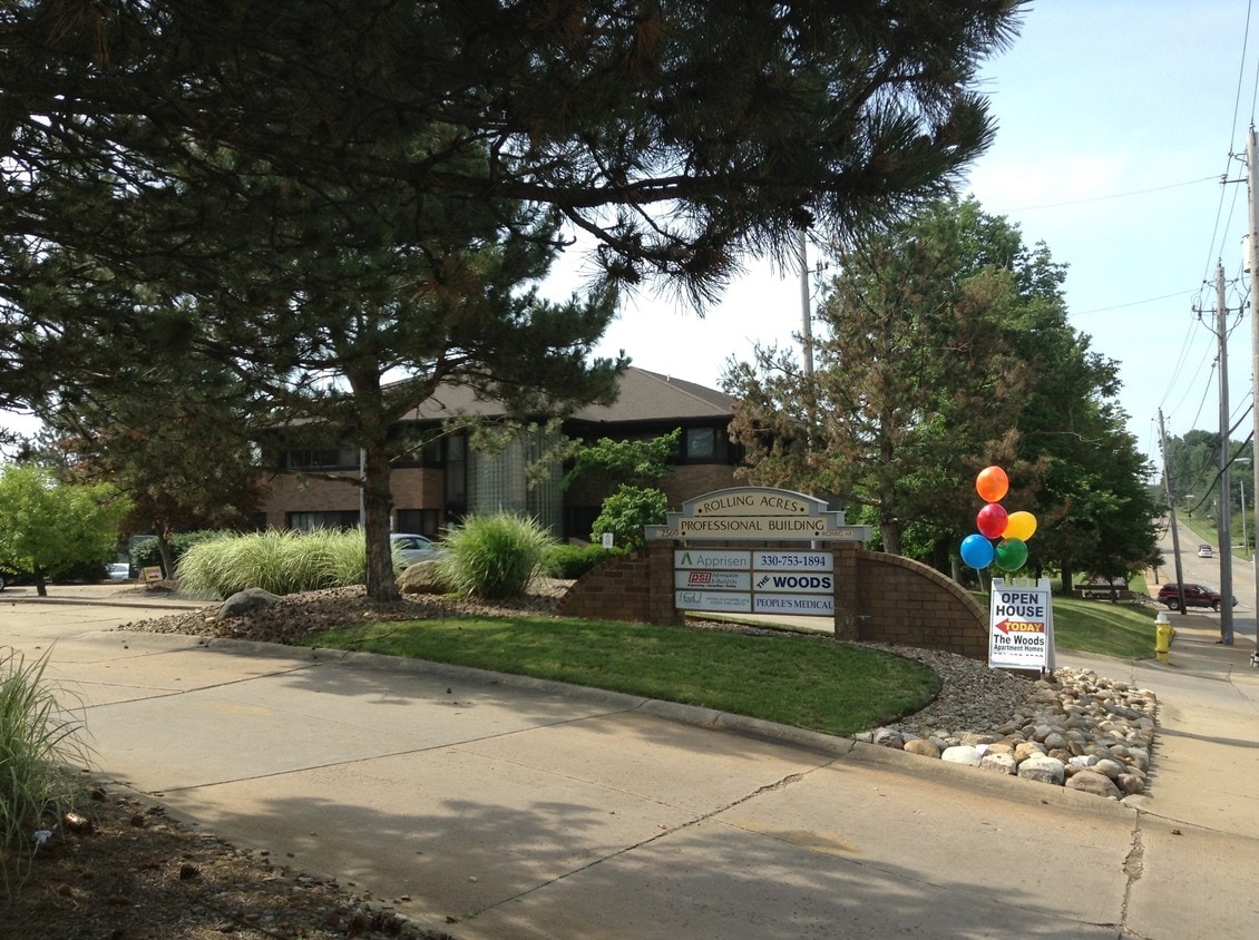 BUS STOP LOCATED AT OUR ENTRANCE! - 2569 Romig Rd
