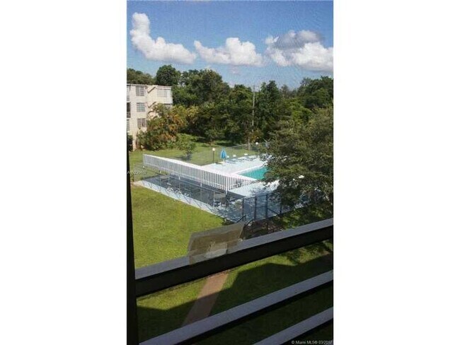 Foto del edificio - 1690 NE 191st St
