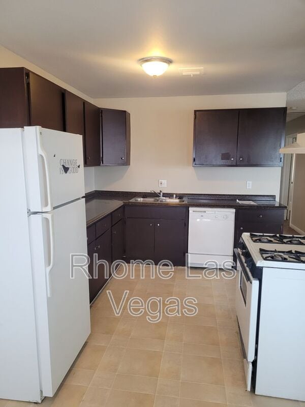 Foto del edificio - 2341 Exeter Dr