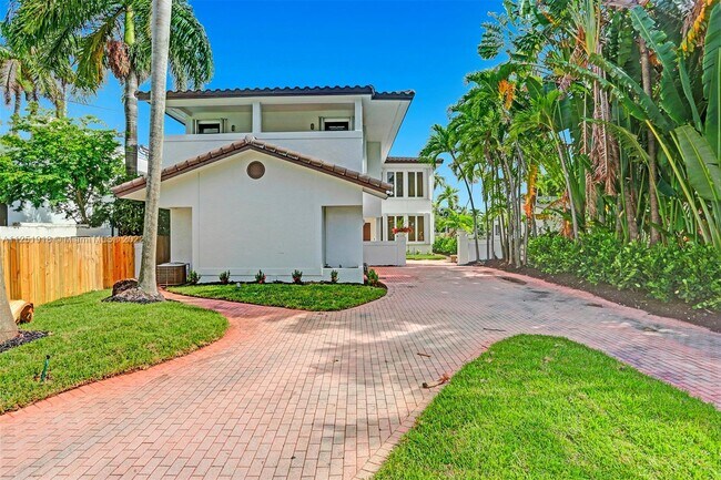Building Photo - 945 S North Lake Dr