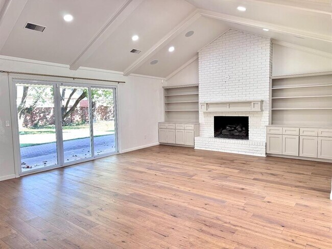 Foto del edificio - 3025 Regency Ct