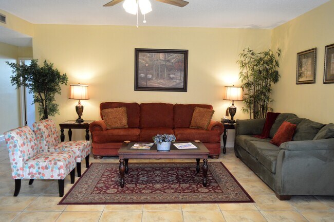 Livingroom - 2726 Royal St