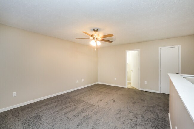 Building Photo - Nice Home in Brandon with Privacy Fenced Yard