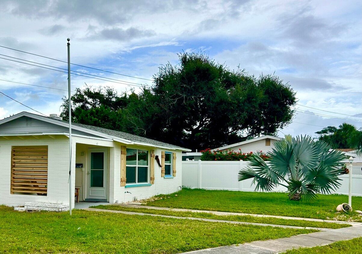 Primary Photo - 52 River Shore Dr