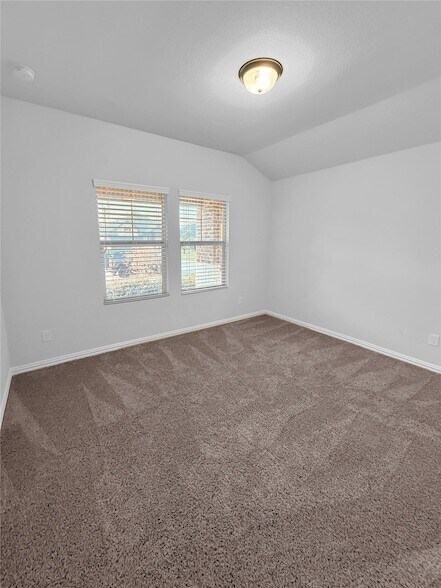Building Photo - 503 Fox Ridge Dr