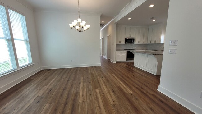 Building Photo - Brand new home in the heart of Central!