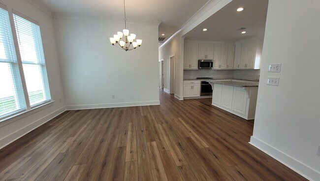 Foto del edificio - Brand new home in the heart of Central!