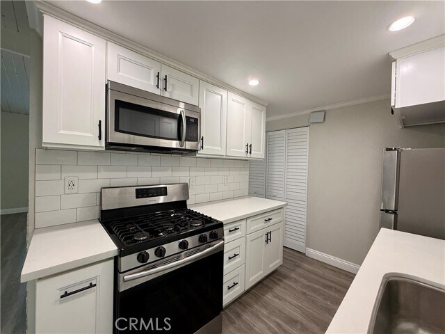 Foto del edificio - 1386 W 8th St