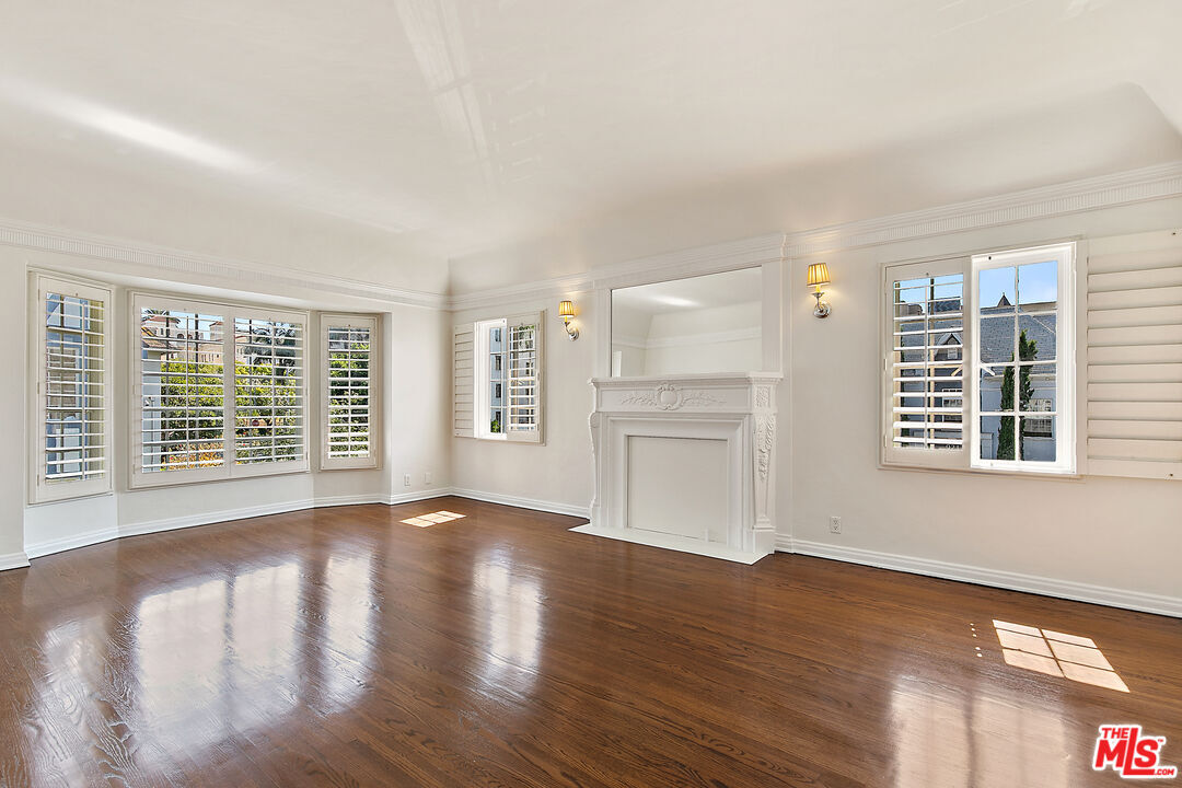 Foto principal - 918 1/2 Serrano Ave