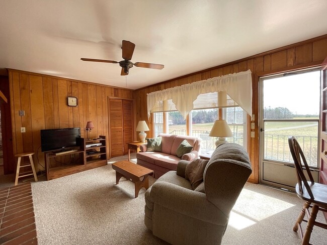 Building Photo - Furnished Inclusive Rental