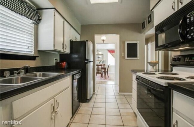 Building Photo - 3 br, 1.5 bath House - 9145 Boundbrook Avenue