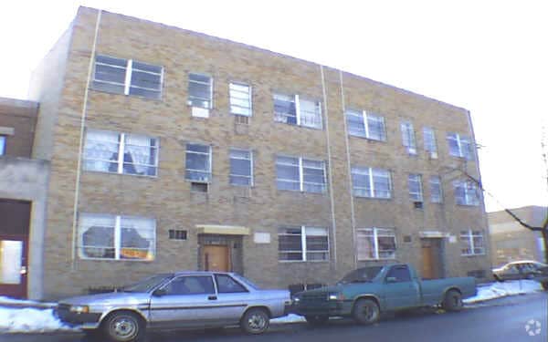 Building Photo - 1757-1761 W Lunt Ave