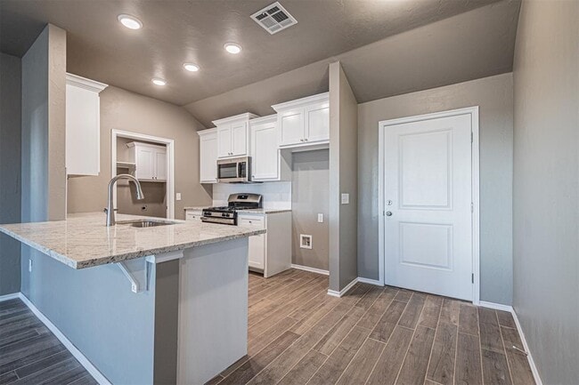 Building Photo - 1626 Highland Loop