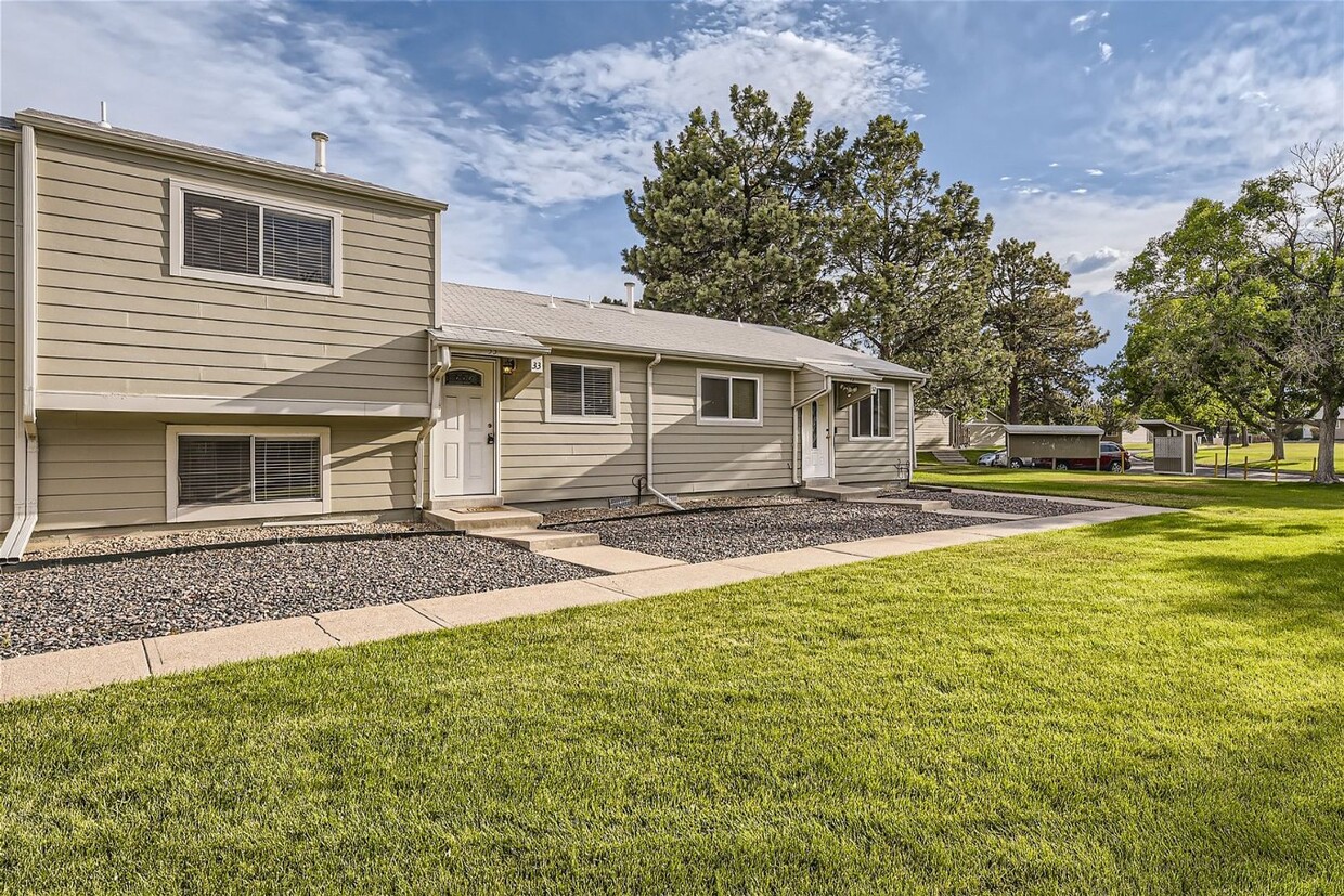 Primary Photo - Beautiful townhome in Madison Hill Community-