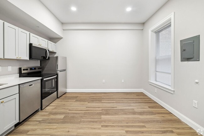 Interior Photo - 306 W Franklin