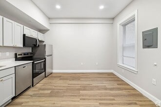 Interior Photo - 306 W Franklin