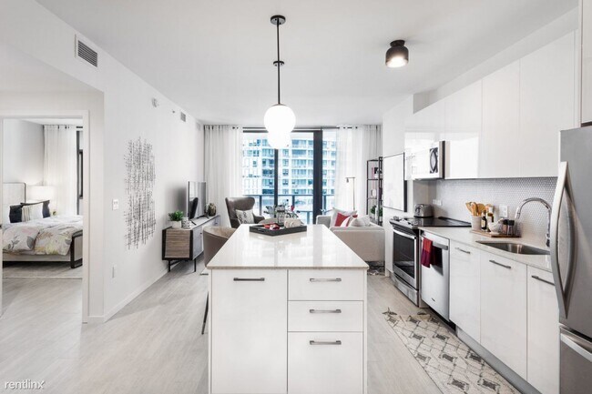 Building Photo - 1 br, 1 bath  - 3111 NE 1st Ave # 1506