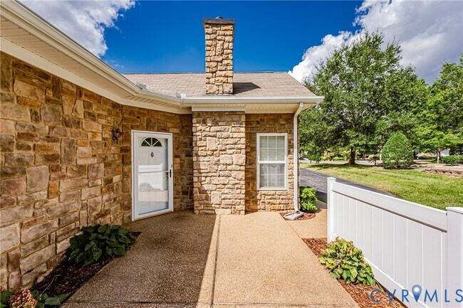 Foto del edificio - 7301 Norwood Pond Pl