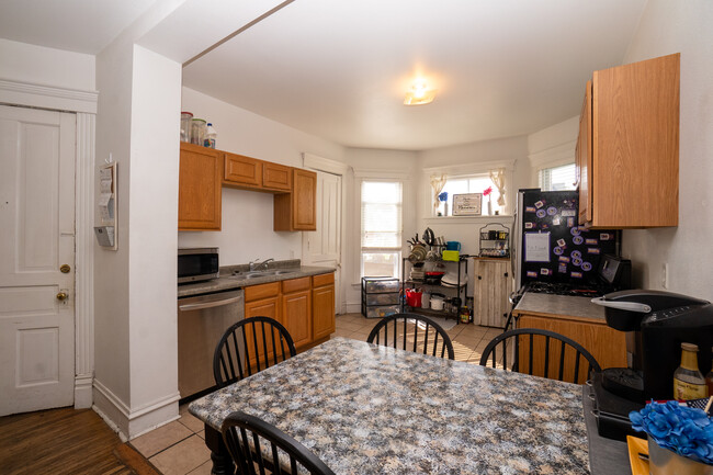 kitchen - 803 W 20th St