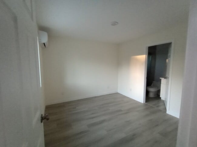 Photo - 873 E Franklin Ave House