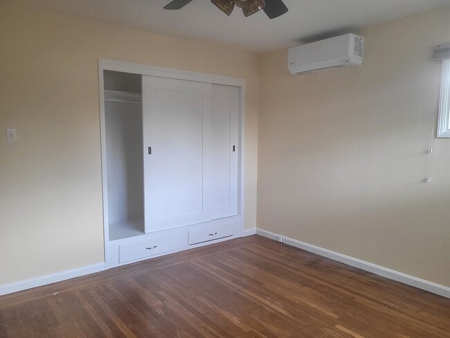 Foto del edificio - 2106 Albany Dr