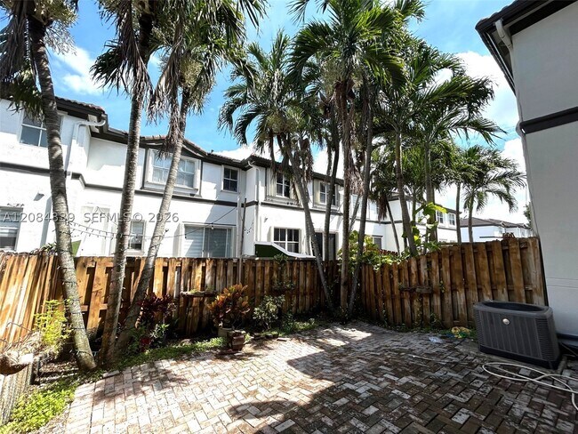Foto del edificio - 11501 NW 77th St