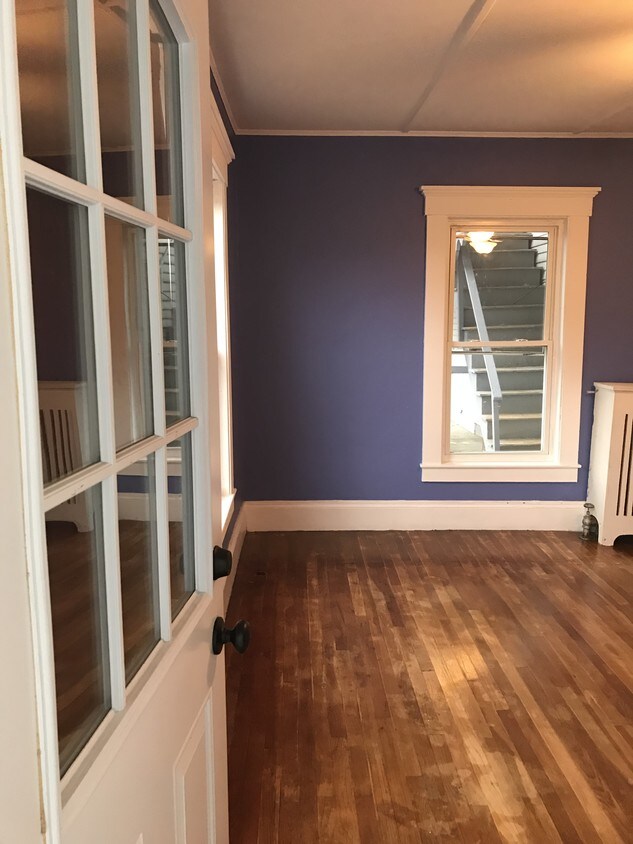 Primary Photo - 17 Kimball St